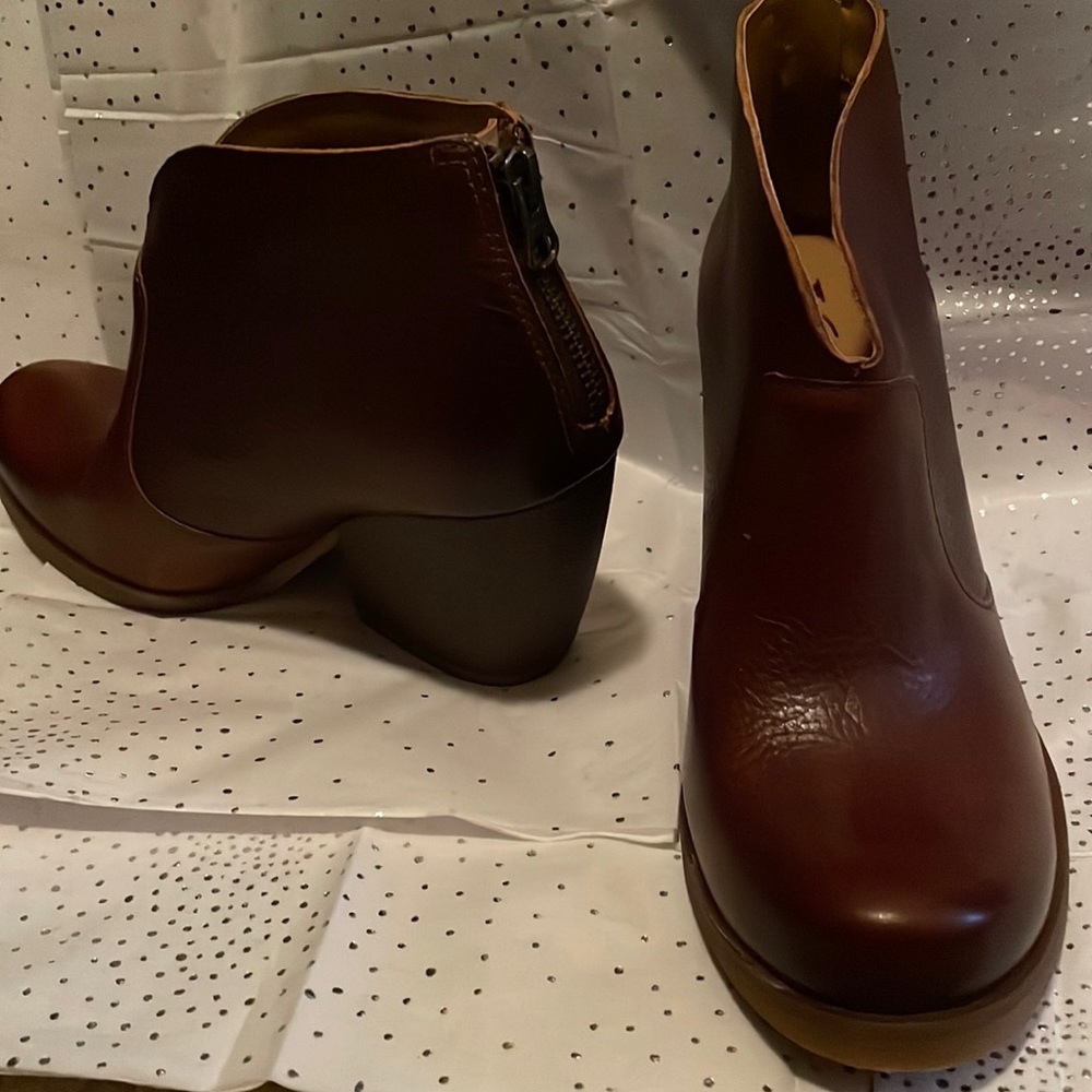 KORKS ankle booties never worn